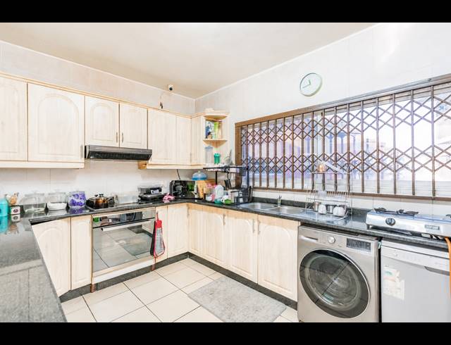 4 BEDROOM TOWNHOUSE FOR SALE IN MUSGRAVE